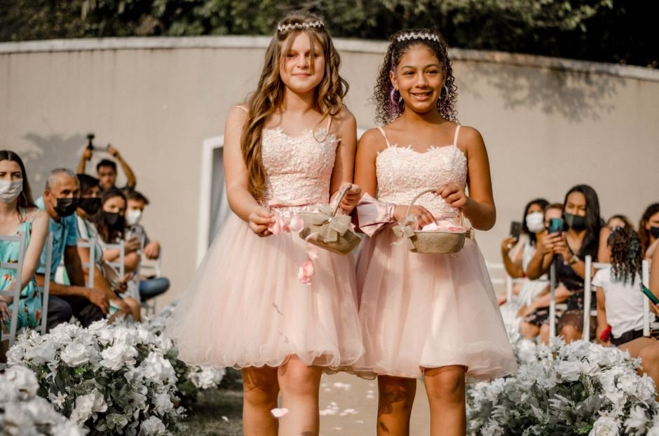 Pearl jewelry, clutch purse, and block heels complementing summer wedding guest outfits
