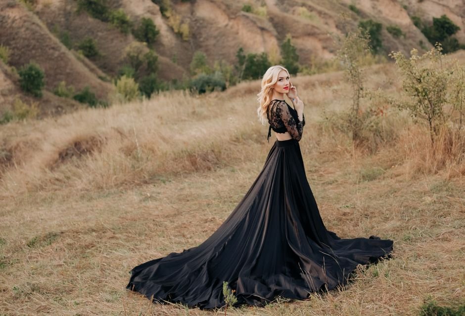Black evening dresses ultimate guide