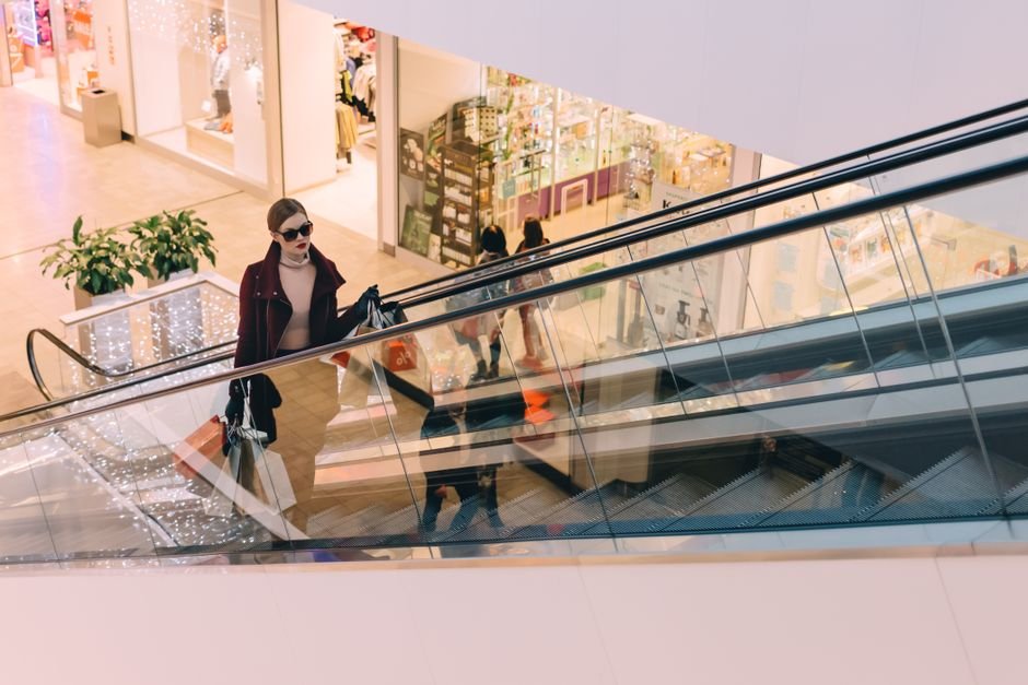 Plus-size woman shopping for affordable classy outfits for curvy women