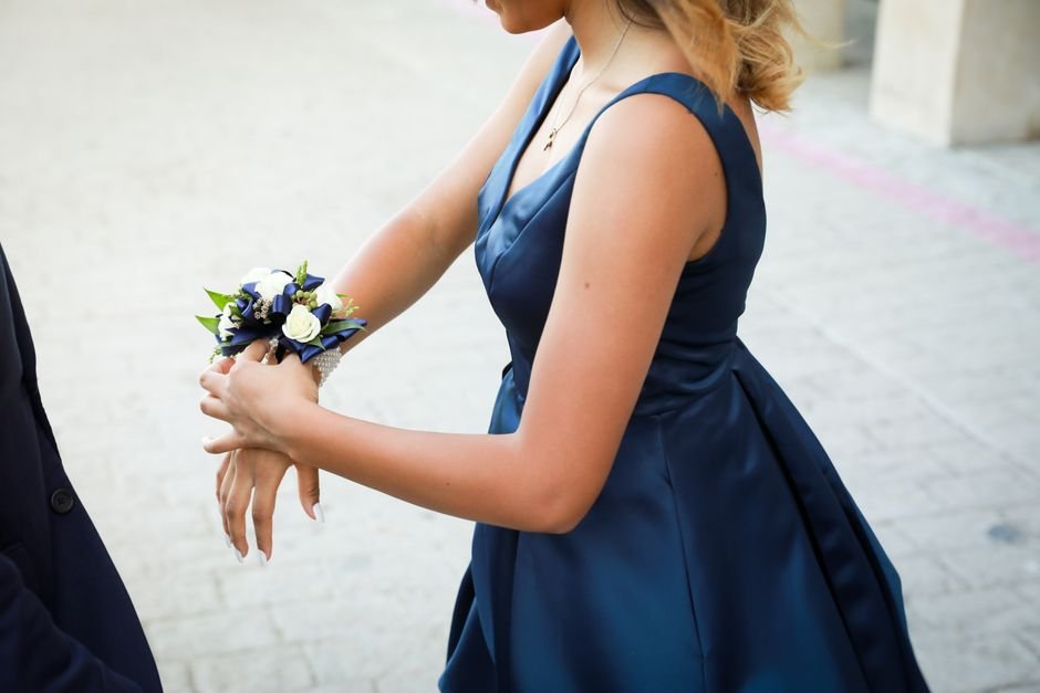 Short Homecoming Dresses: Your Guide to Perfect Mini HOCO Style 2 Different short homecoming dress styles including A-line, bodycon, and two-piece sets for 2025 HOCO fashion inspiration