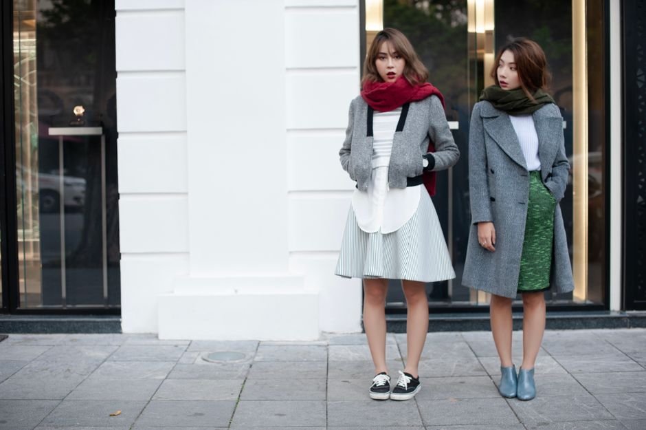 Gray Fall Outfits 2025: Your Ultimate Guide to Autumn’s Most Sophisticated Color 3 Gray fall outfit styled with burgundy, camel, and black accents for chic autumn color combinations.