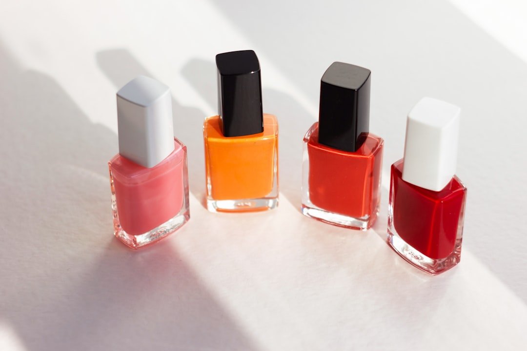 Comparison of common short fall nail mistakes versus chic autumn manicure alternatives for 2025.