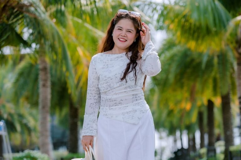 Elegant Summer Vacation Outfits: Master the Art of Sophisticated Resort Style That Turns Heads