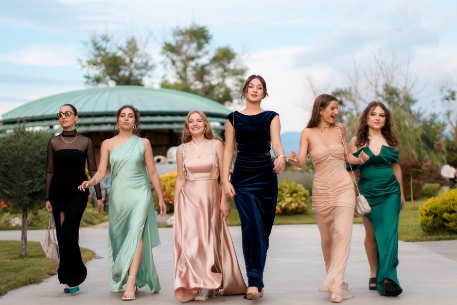 Floral Evening Dresses: The Ultimate Guide to Elegant Formal Florals 2 Luxurious velvet, chiffon, and satin fabrics with elegant floral prints for formal evening dresses