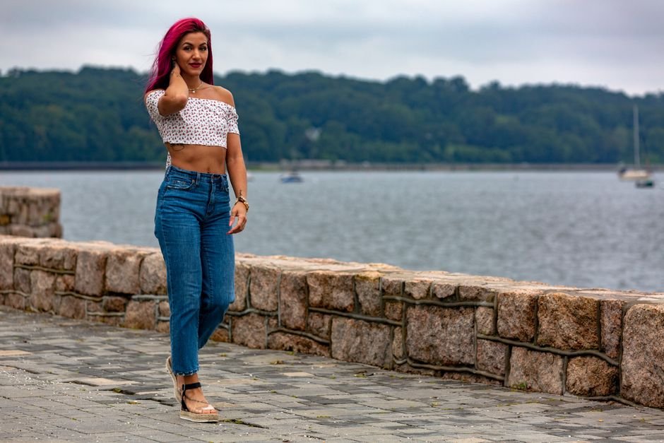 Lightweight summer jeans with cotton and linen tops and white sneakers