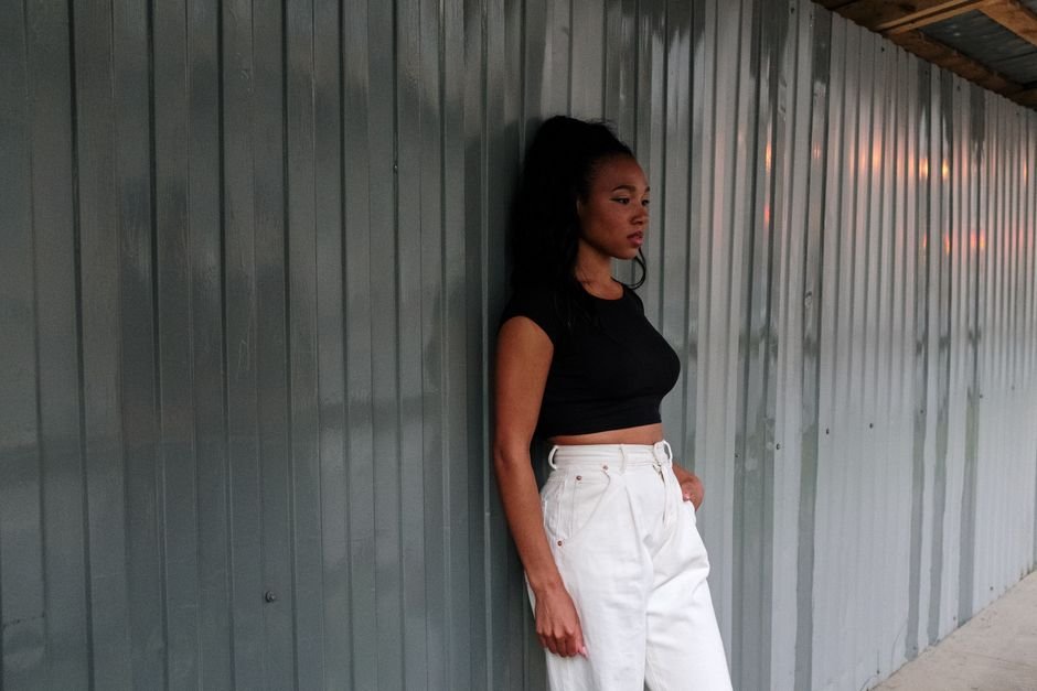Plus Size Outfit Ideas for Summer: Style, Comfort & Confidence in the Heat 4 Plus size woman wearing wide-leg linen pants and crop top for a trendy summer outfit