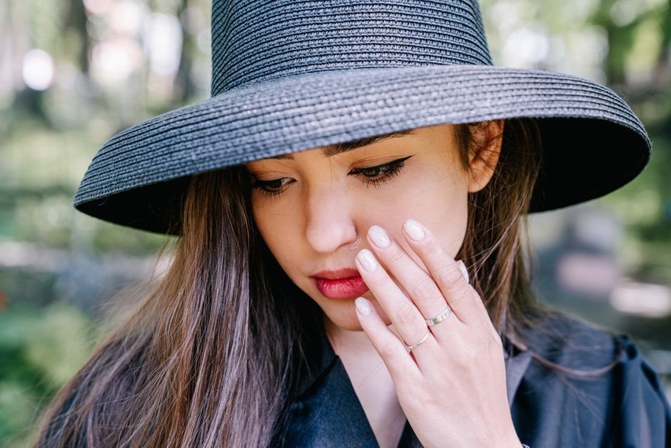 End of Summer Nails: Beautiful Transitional Designs & Colors 4 Close-up of beige end of summer nails holding a pen and journal outdoors, showing long-lasting manicure
