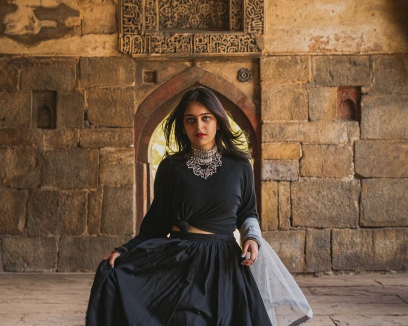 Black and Silver Dresses: Timeless Elegance & Stunning Glamour 2 Styling black and silver dresses with silver jewelry, metallic heels, and a black clutch for a cohesive outfit