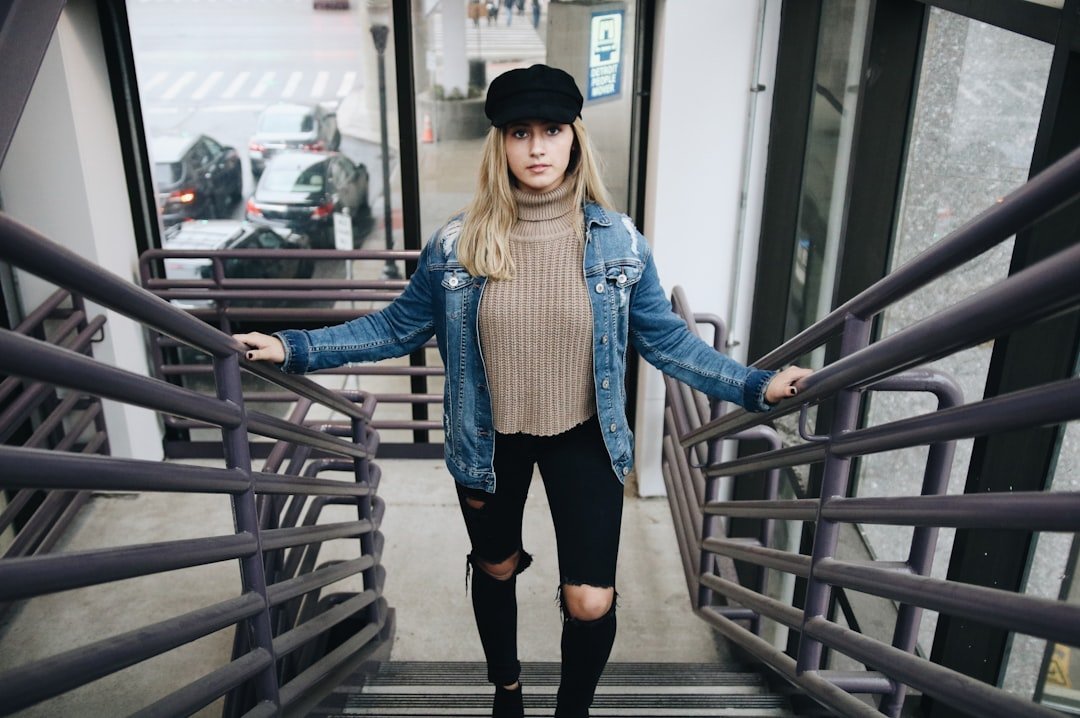 Denim Fall Outfits: Complete Guide to Styling Jeans for Autumn 2025 3 Denim fall outfit with blue denim jacket, hoodie, and jeans styled for autumn.