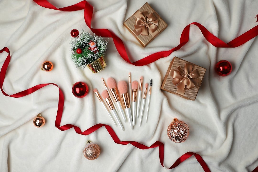 Trending short Christmas nail shapes for 2025 showing round, oval, and soft square nails painted in festive red, green, and gold
