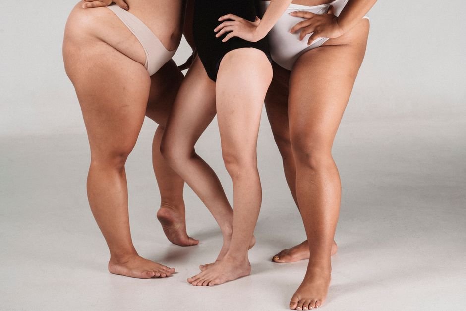 Body shape guide with outfits for curvy women – understanding your body type