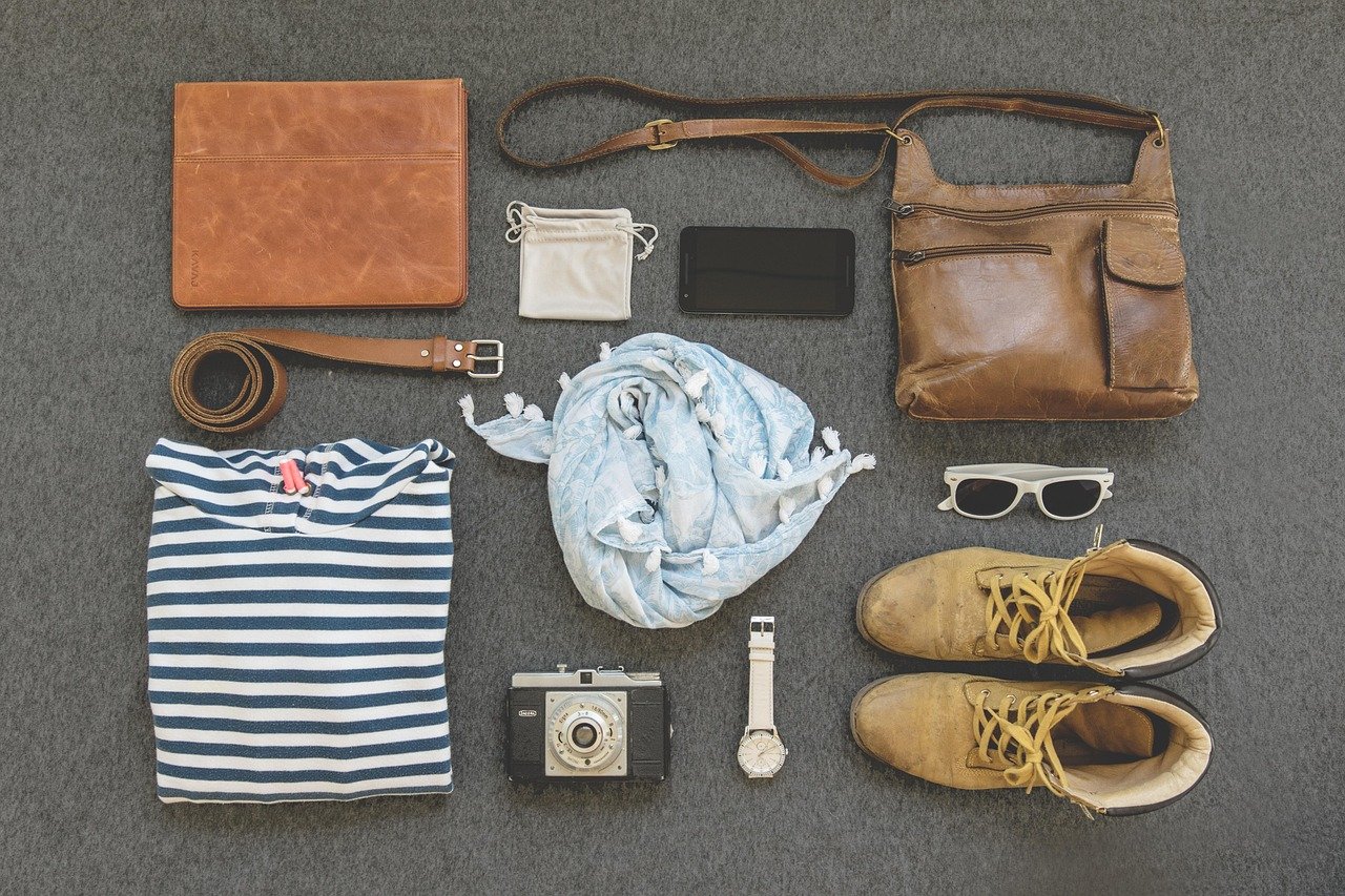 Minimalist accessories including a leather belt, gold bracelet, and structured handbag styled to elevate basic outfits