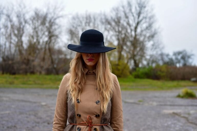 Classic Fall Outfits: 15 Chic & Timeless Ideas to Instantly Elevate Your 2025 Wardrobe