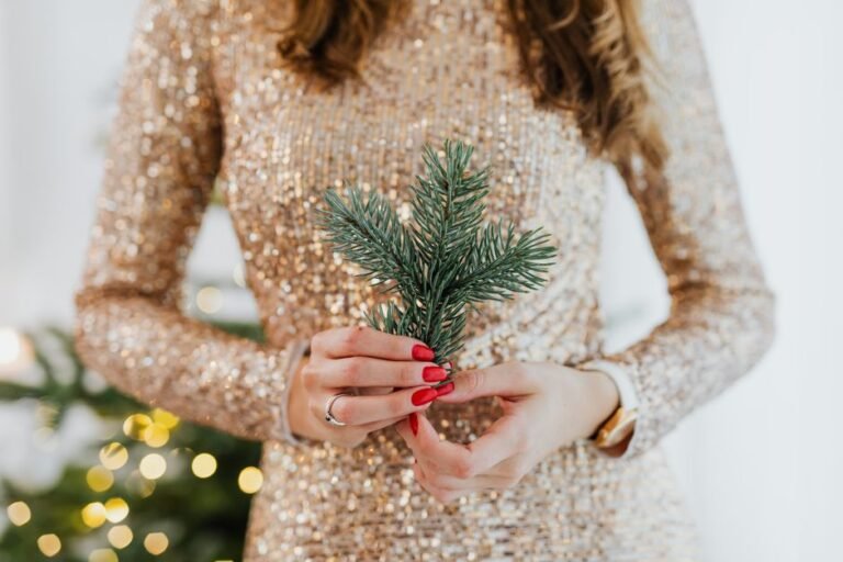 Glitter Fall Nails: The Sparkling 2025 Trend That’s Redefining Autumn Beauty