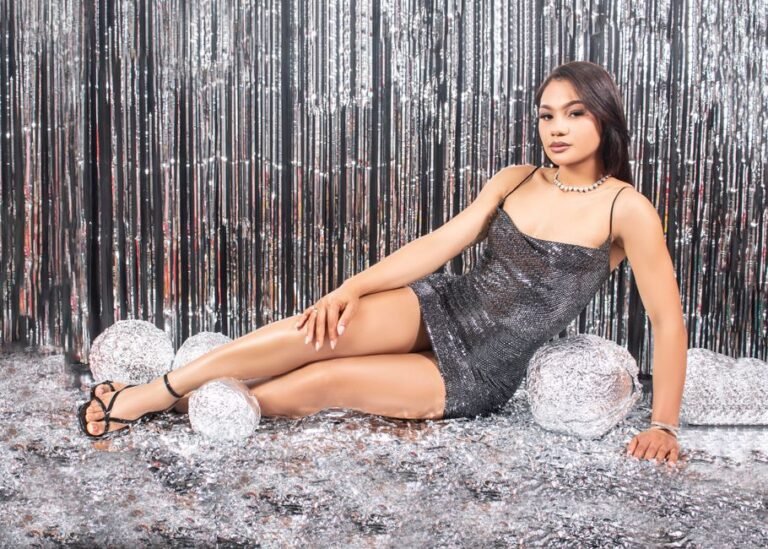 Glitter Fall Outfit Guide 2025: How to Glamorously Sparkle Through Autumn in Style