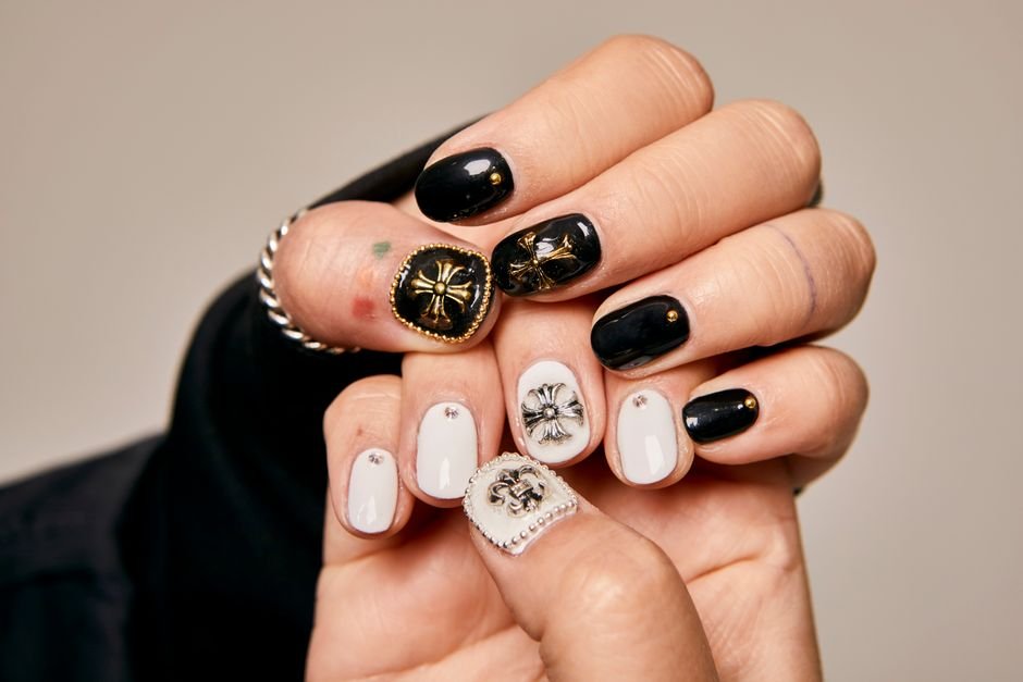 Winter Aura Nails: 45+ Ethereal Designs That Capture 2025's Most Enchanting Manicure Trend 4 Winter Aura Nails