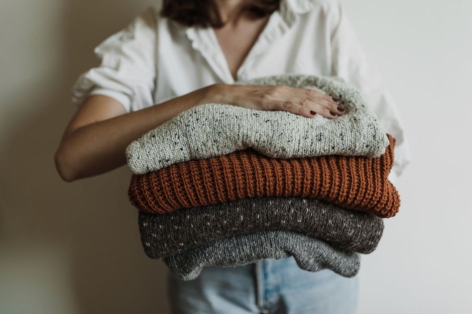 neutral layered outfits