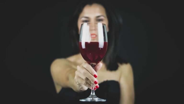Red Wine Nails: 25 Stunning Ideas to Elevate Your Burgundy 2025 Manicure