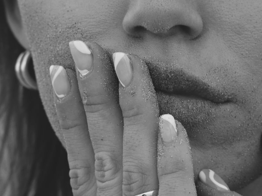 swirly french tip nails gorgeous