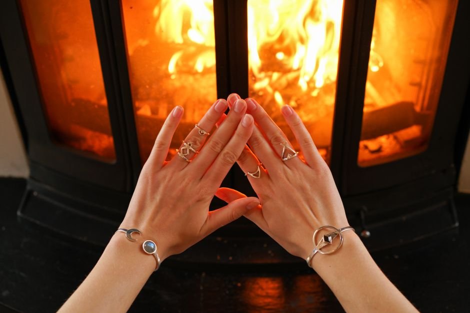 winter aura nails ethereal designs