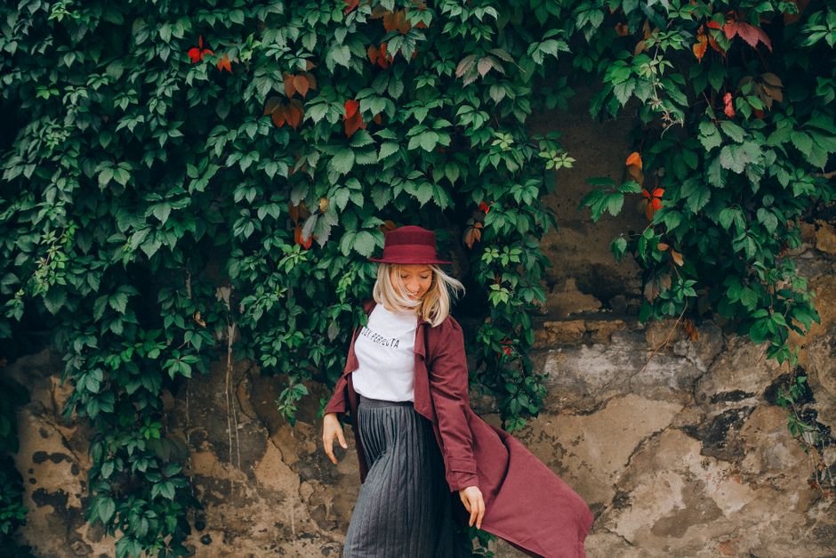 Monochrome Burgundy Outfit: The Ultimate 2025 Style Guide for Tonal Dressing Excellence 2 monochrome burgundy outfit