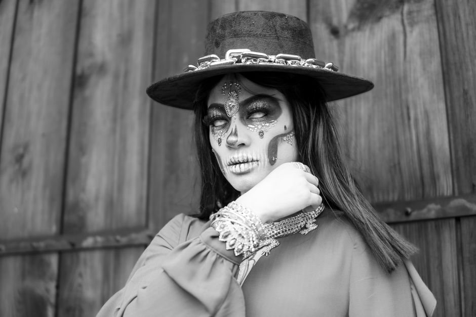 Dressy Halloween Outfit Ideas: 50+ Elegant Costume Looks for 2025 3 Dressy Halloween Outfit