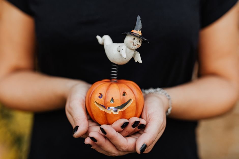 Fall Nails Ghost