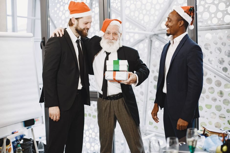 Christmas in New York Outfits: The Ultimate Style Guide for Holiday Magic 7 Christmas in New York Outfits
