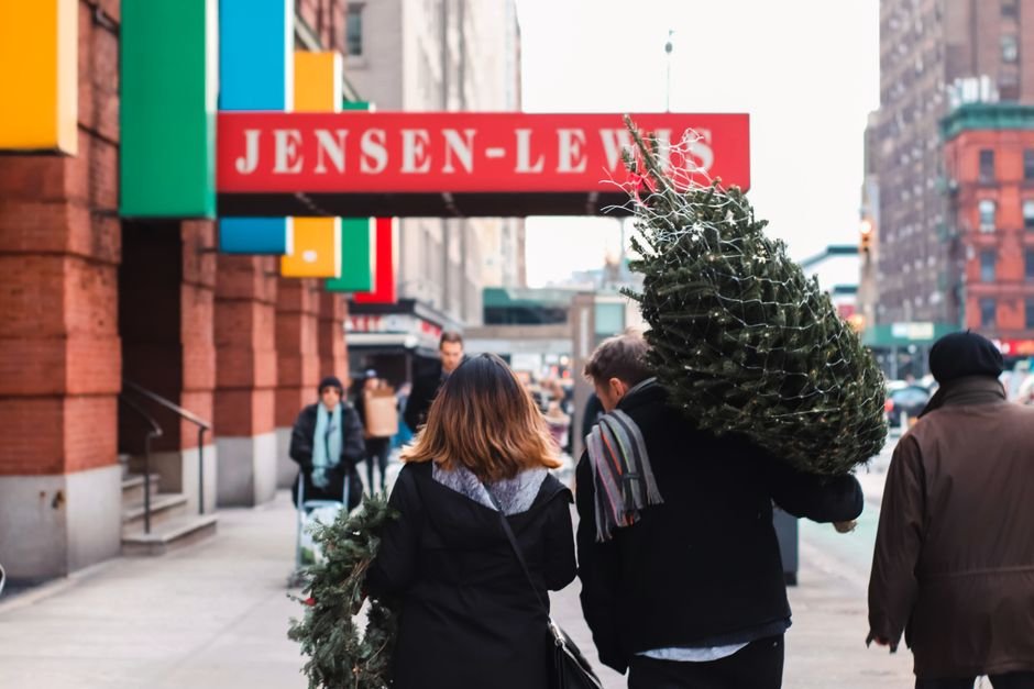 Christmas in New York Outfits: The Ultimate Style Guide for Holiday Magic 6 Christmas in New York Outfits