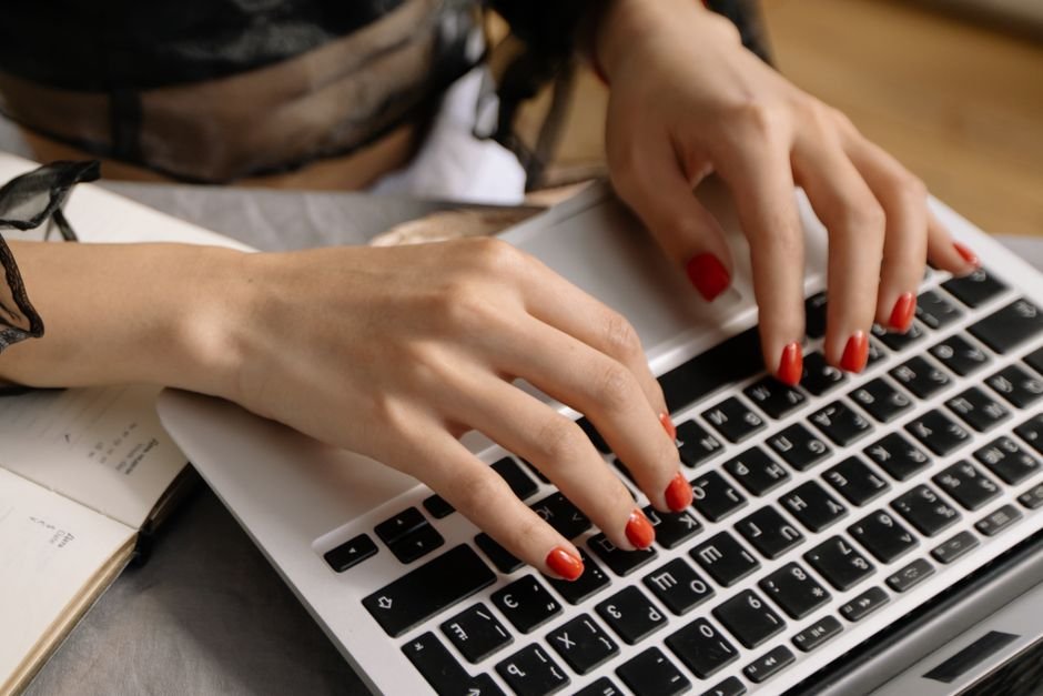 Red Nails Fall: Bold Autumn Manicure Trends for 2025 3 Red Nails Fall