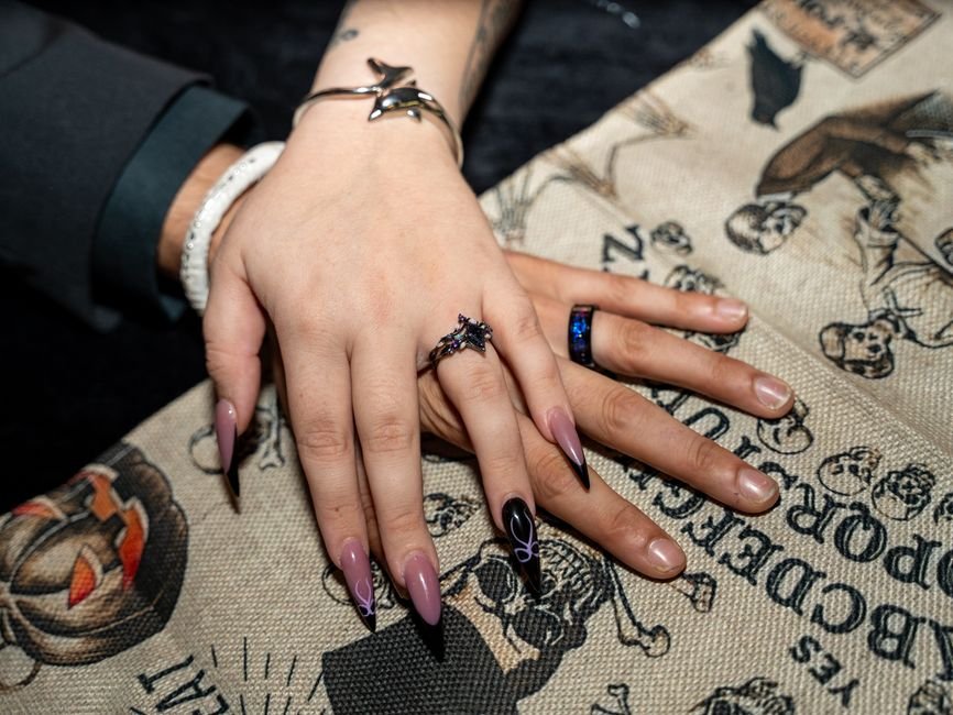 Halloween Nails Almond: 25+ Spooky-Chic Designs for 2025 5 Halloween Nails Almond