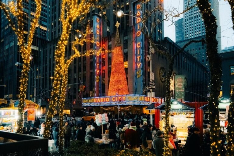 NYC Christmas Aesthetic: Your Ultimate Guide to Capturing Holiday Magic in the City