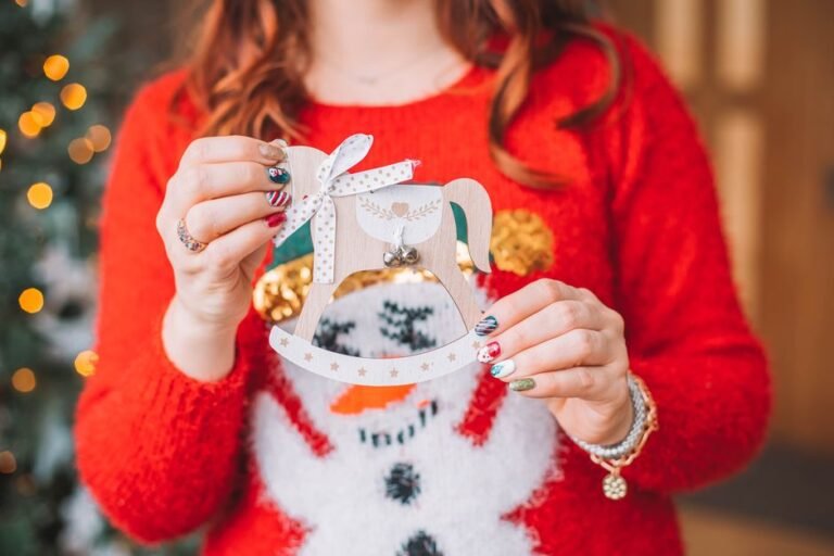Red Christmas Nails: 50+ Festive Designs, Tips & Holiday Manicure Ideas