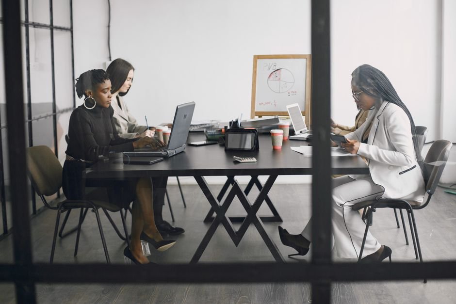 Edgy Work Outfits: Transform Your Professional Wardrobe with Bold Style 5 Edgy Work Outfits