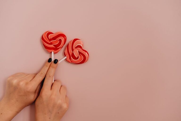 Valentine’s Day Nails Short: 50+ Romantic Ideas for Petite Perfection