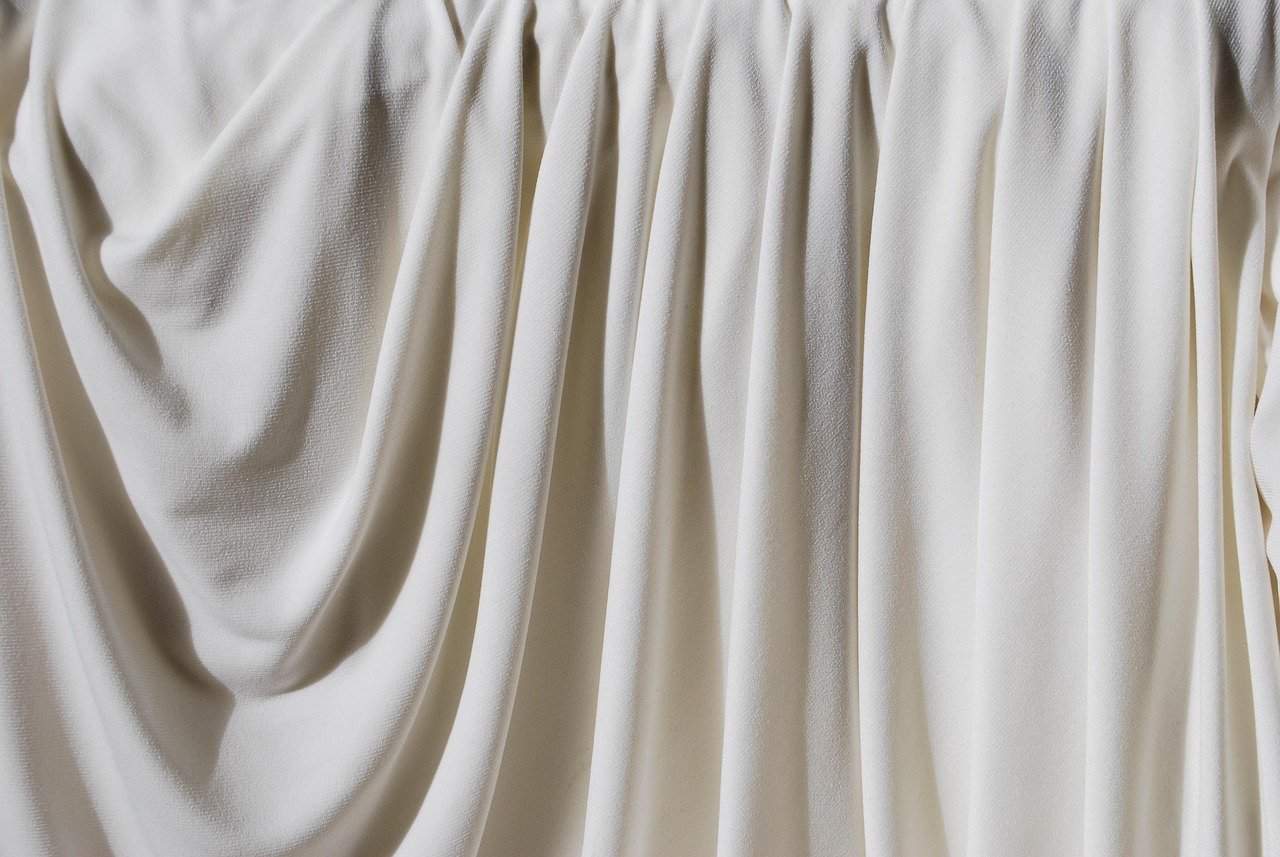 Soft curtain bangs with long layers