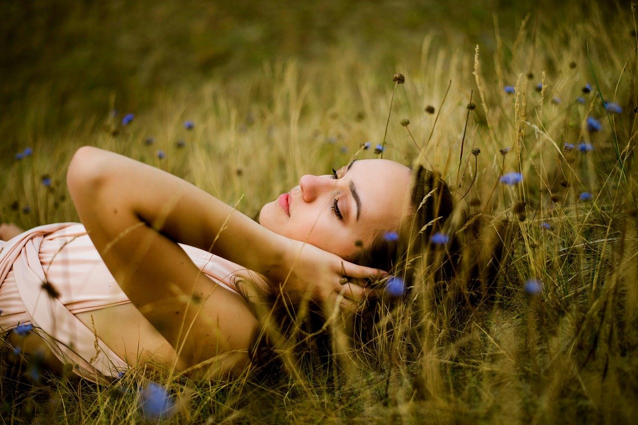 Is Blonde Going Warmer or Cooler in Spring Hair Trends 2026?