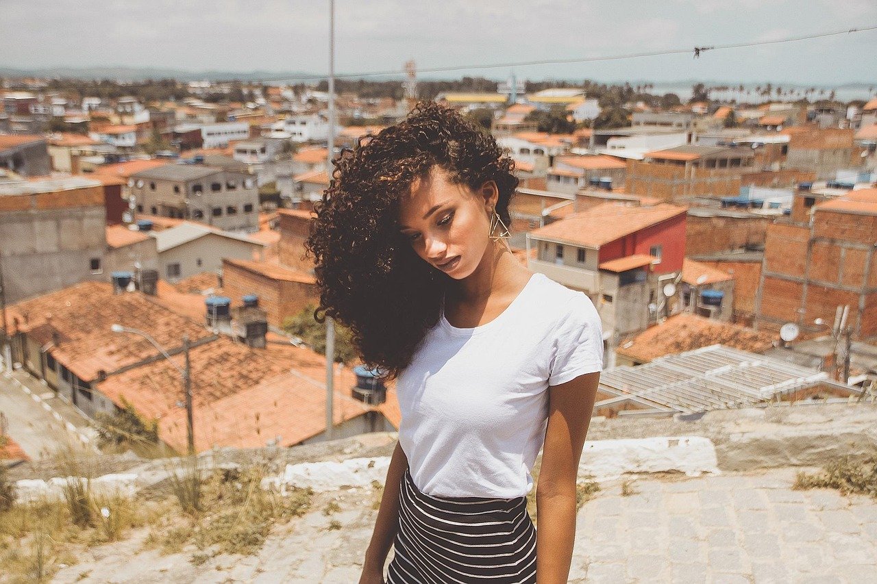 Best Curly Hairstyles for Women Over 50