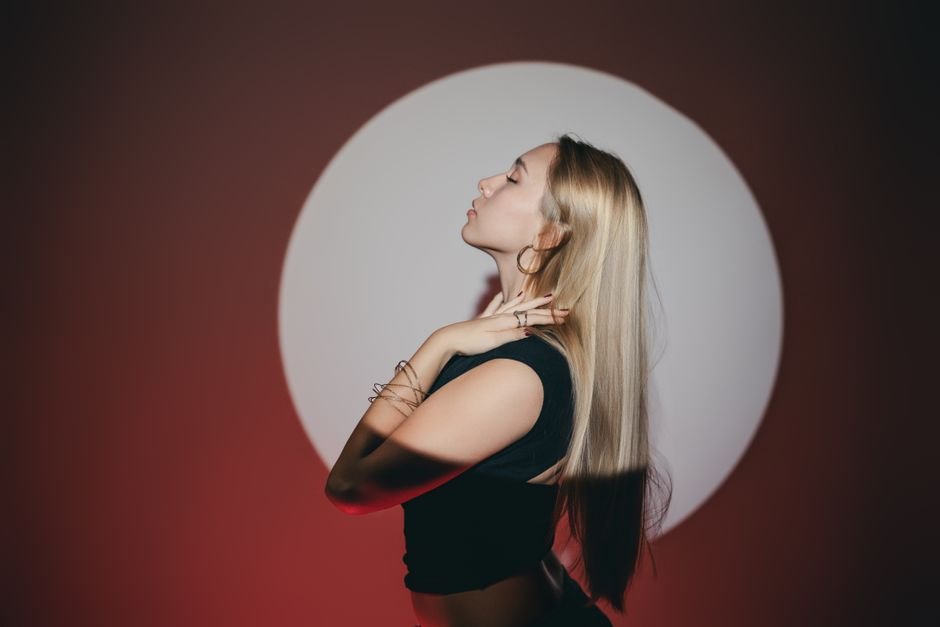 Dark blonde hair color ideas that photograph beautifully for Pinterest