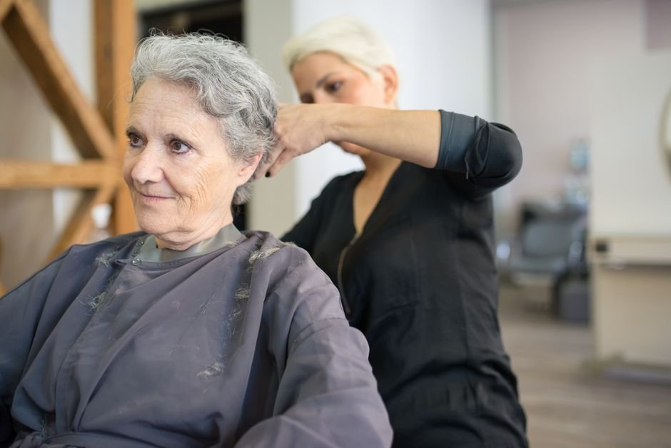 Do’s and Don’ts for Women Over 60 Hairstyles