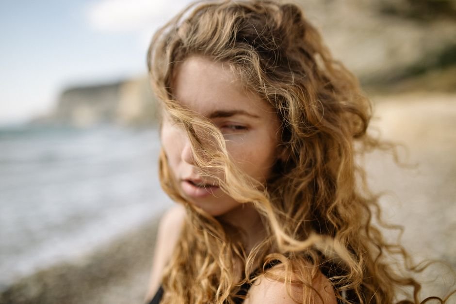 Effortless Beach-Inspired Wavy Bob