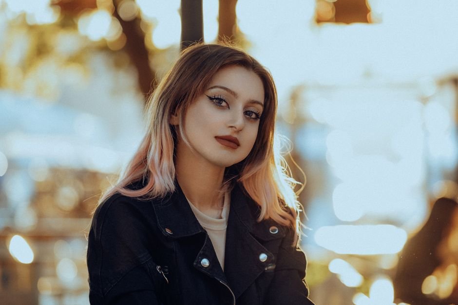 grey hair brown highlights modern