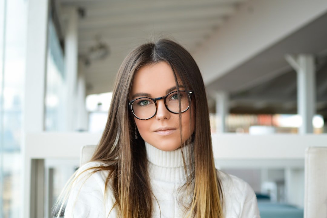 hairstyles women over glasses modern
