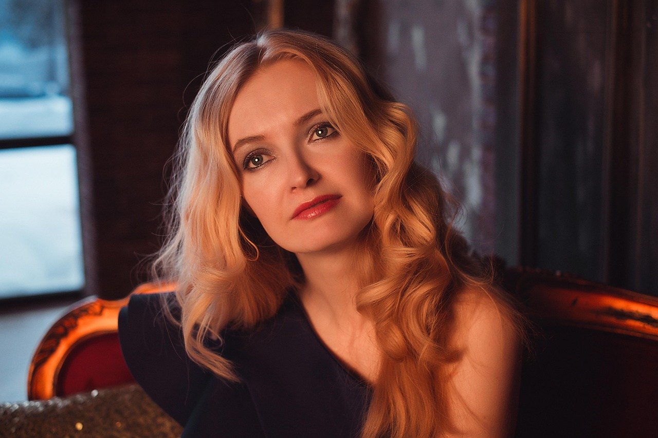 27 Valentine’s Day Hairstyle Ideas That Feel Romantic, Modern, and Effortless in 2026 10 How to make Valentine’s hairstyles last all night