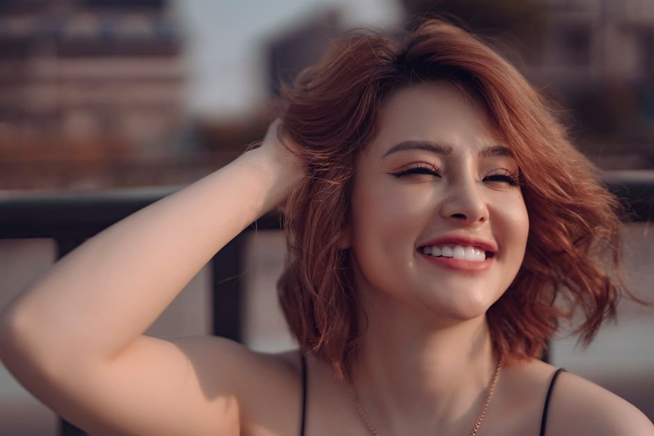 Short Wavy Bob With Lived-In Finish