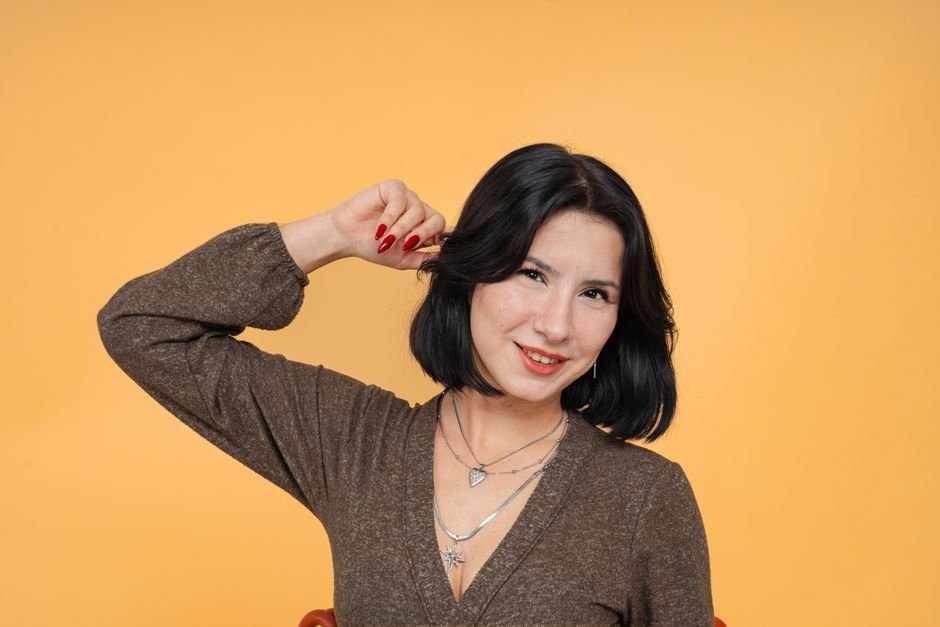 Short Wavy Bob With Loose Bend Waves