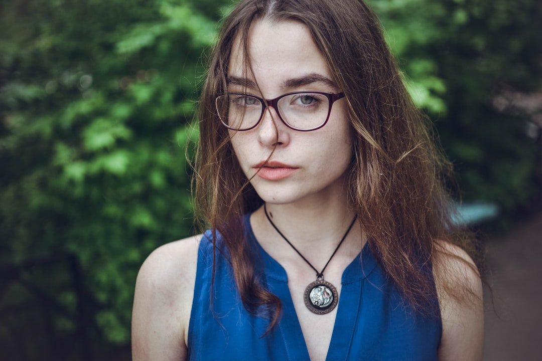 Best Styles & Ideas for Women Over 40 with Glasses