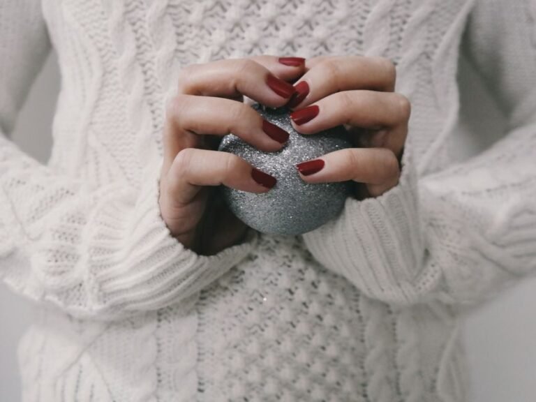 63 Winter Nail Trends That Look Expensive and Stylish