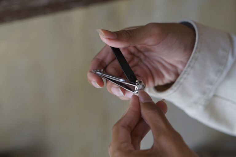 Causes of Nail Lifting: How to Prevent and Fix Splitting Fingernails